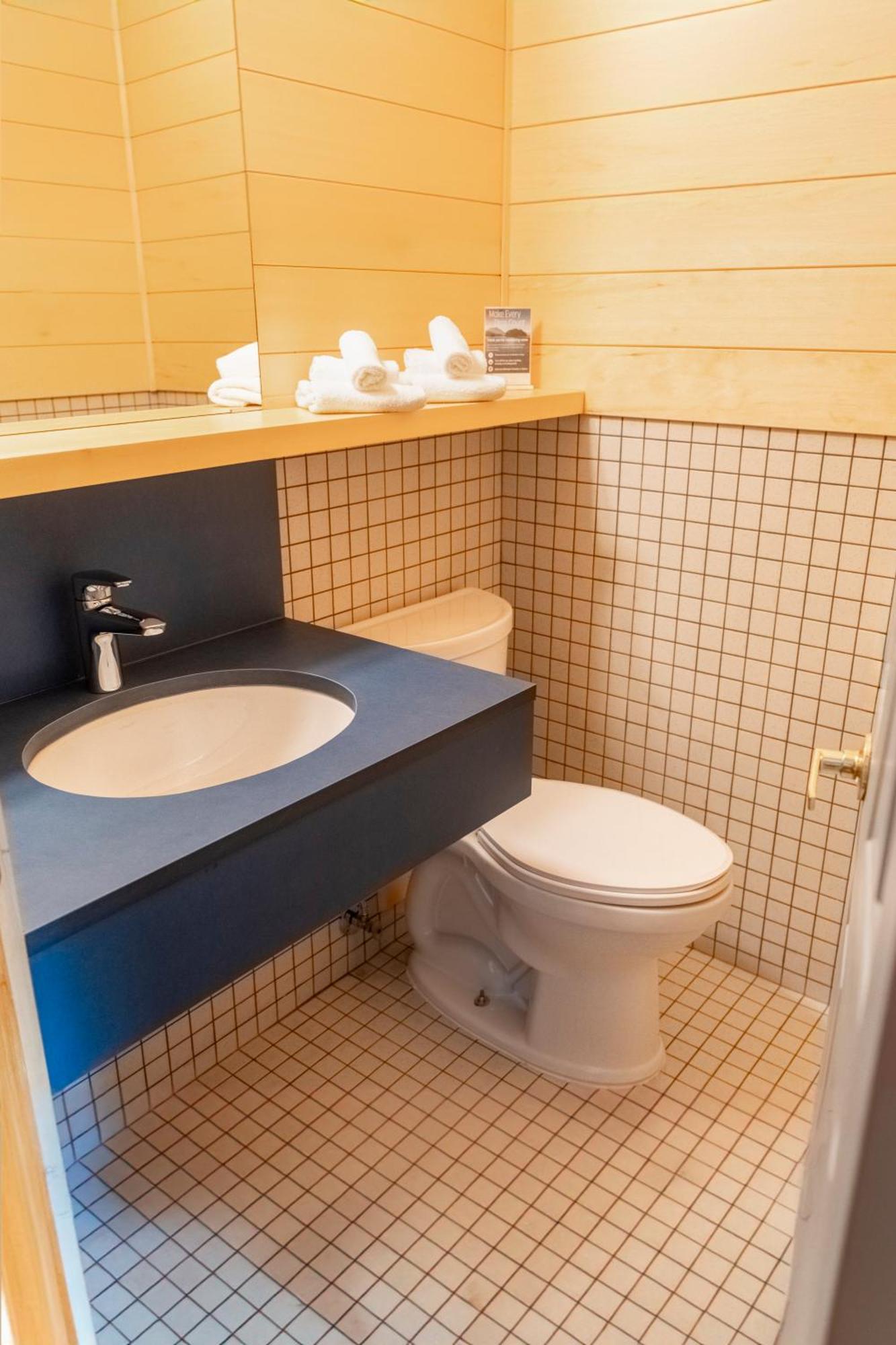 Whalers Guesthouse Тофино Екстериор снимка