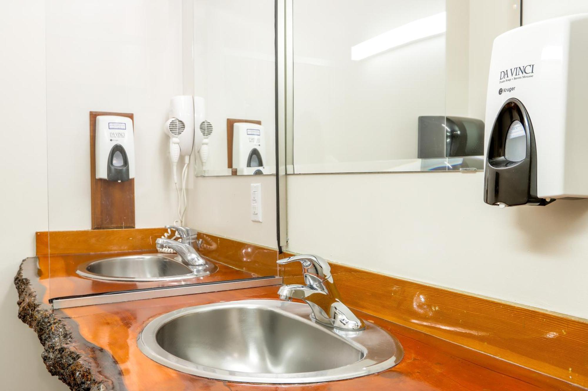 Whalers Guesthouse Тофино Екстериор снимка