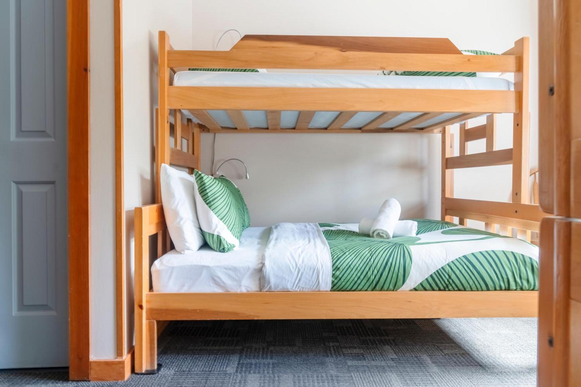 Whalers Guesthouse Тофино Екстериор снимка